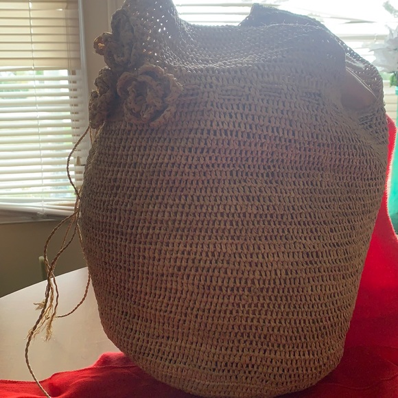 Exquisite Straw Hobo Callanan Resort - Picture 1 of 3